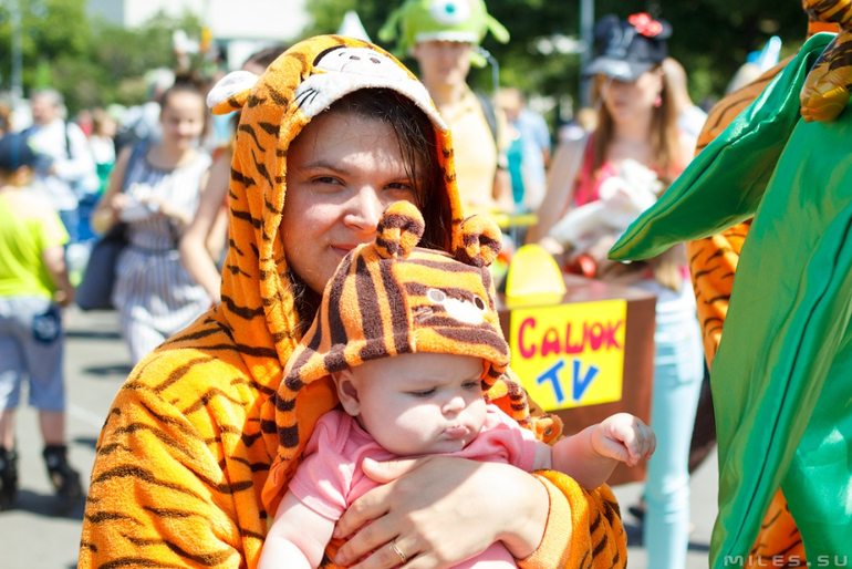 Парад колясок 2014. Парк Горького. Мать и дитя.