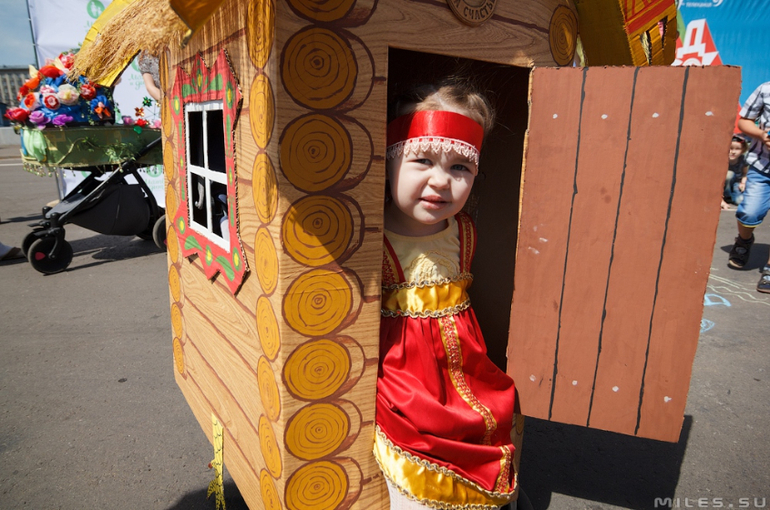 Парад колясок 2014. Парк Горького. Мать и дитя.