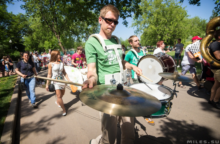 Парад колясок 2014. Парк Горького. Мать и дитя.