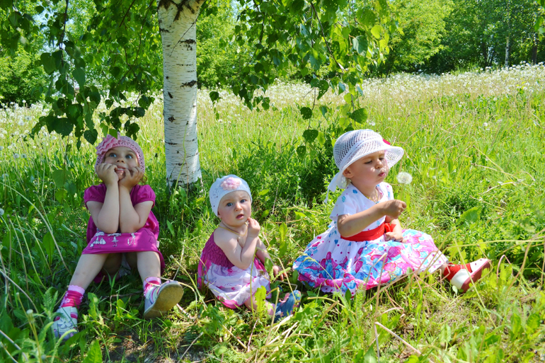 Наслаждаемся летом! Трое погодок. Фотки.