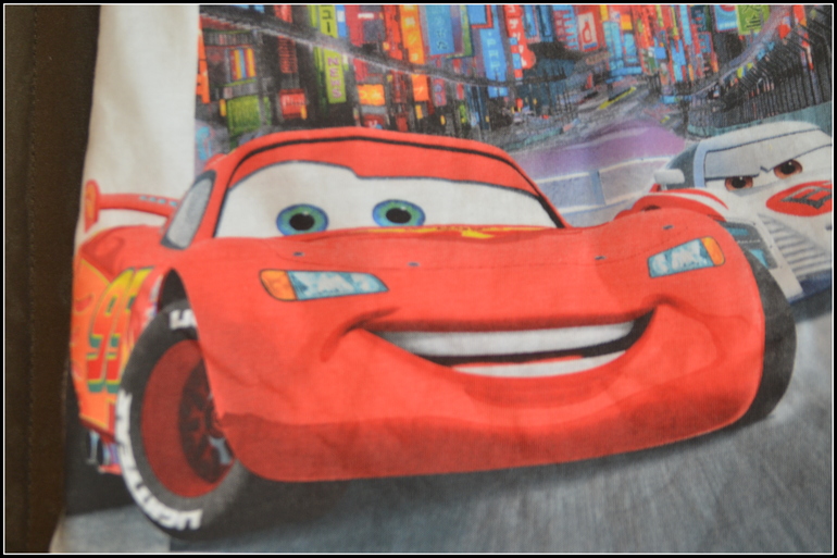 От улыбки хмурый день светлей)))