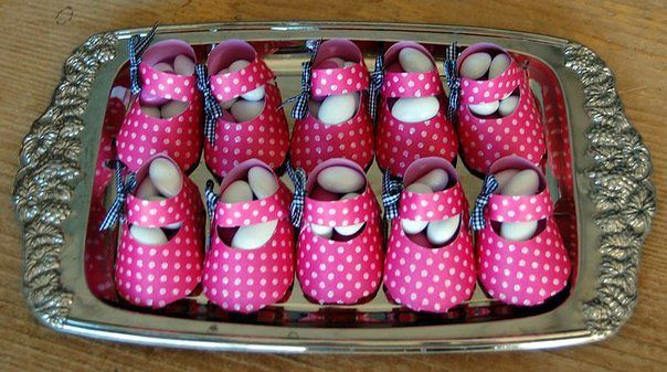 Понравились бантики и пинеточки! Несложно и очень красиво!