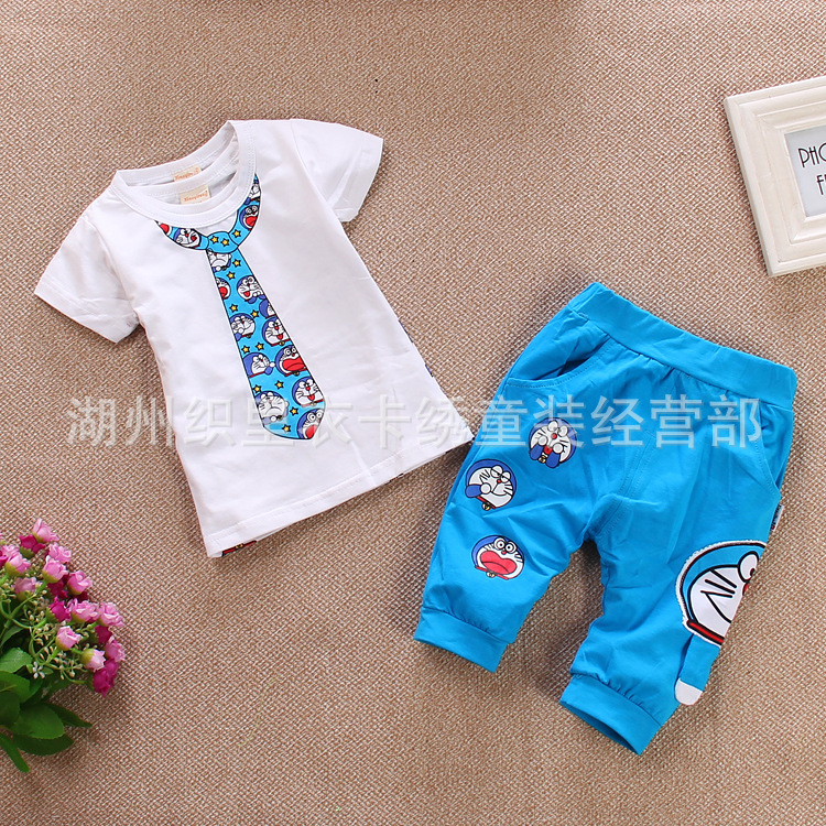 Комплект-двойка: футболка и штанишки.