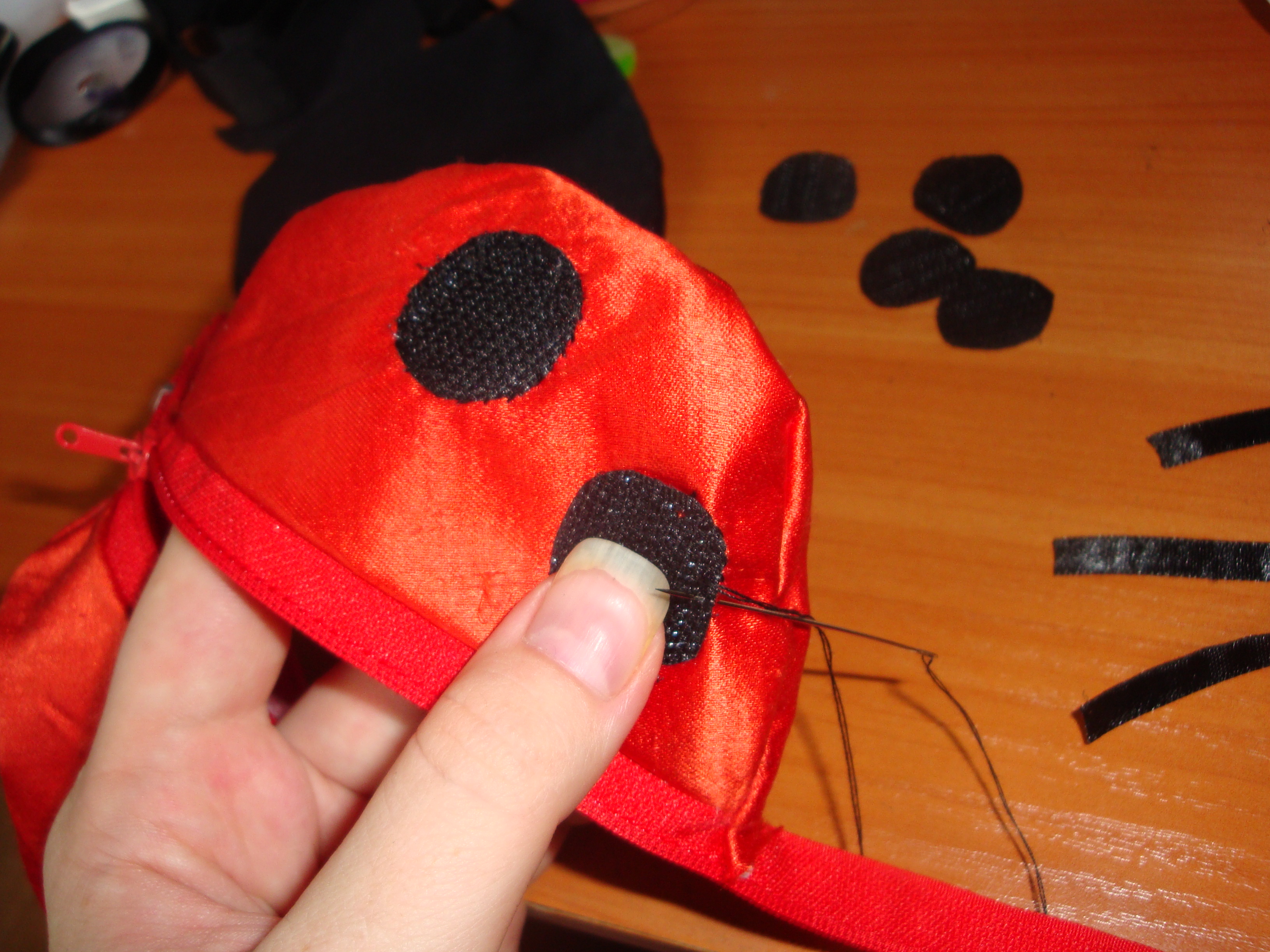 МК развивающей игрушки "Божья коровка" (ооочень много фото!)