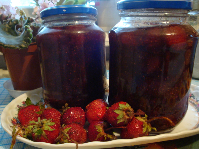 Клубничный джем с ванилью и черным перцем