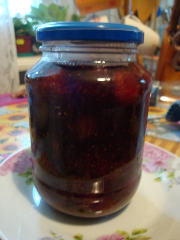 Клубничный джем с ванилью и черным перцем