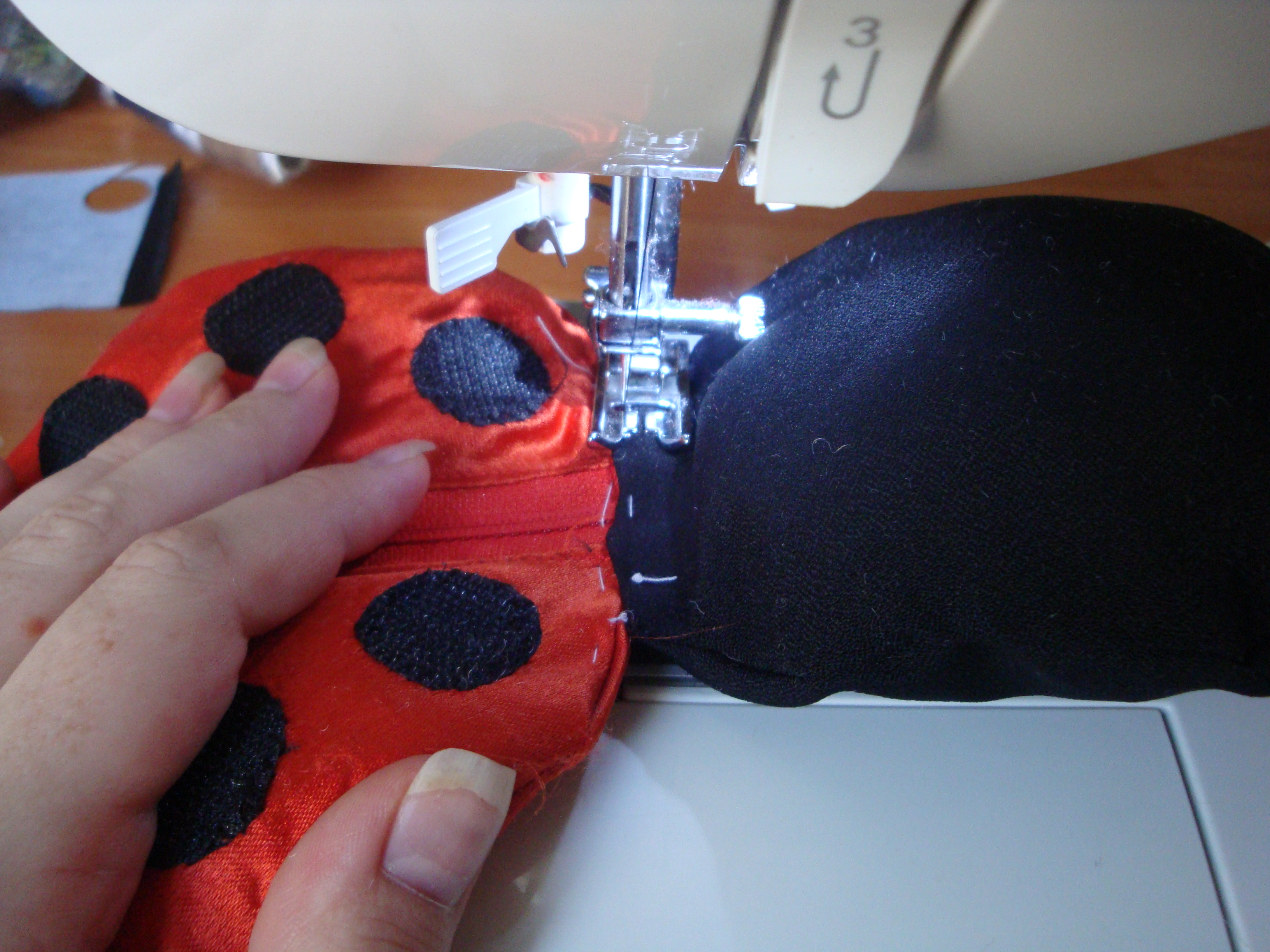 МК развивающей игрушки "Божья коровка" (ооочень много фото!)