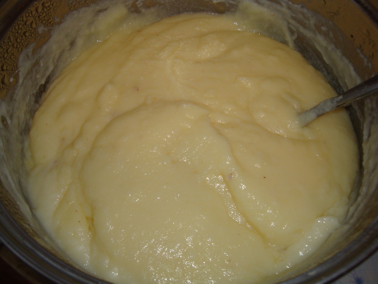 Рецепт заварного теста без яиц. Заварной крем готовим дома. Заварной крем на манке с орехами. Рецепт заварного крема без крахмала. Рецепт заварного теста на Чурус.