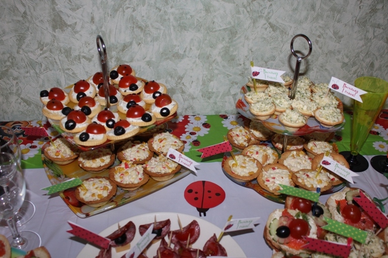 ГодоВасие на васильковой полянке в компании с божьими коровками