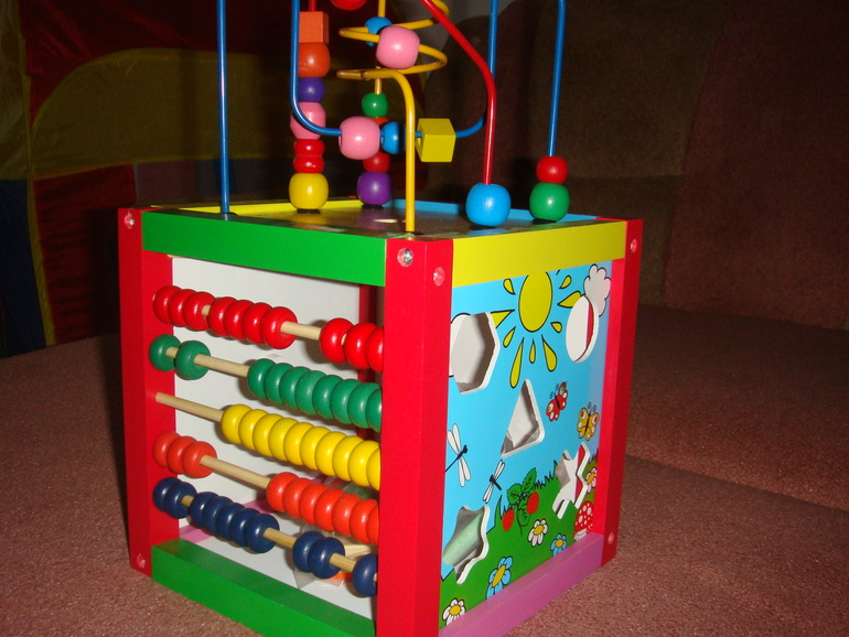 Ну оочень большой КУБИК.