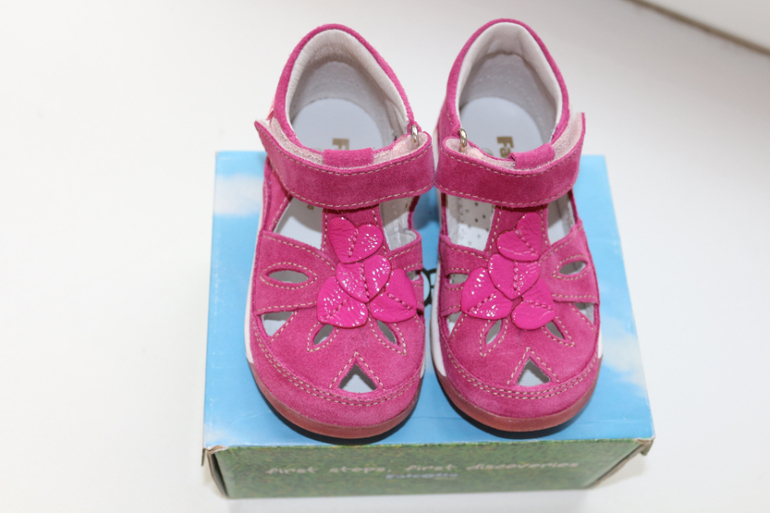 Продам новые сандалики Falcotto.