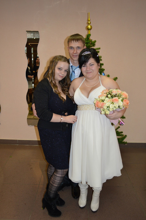 продам свадебное платья для беременных или девушек пышных форм