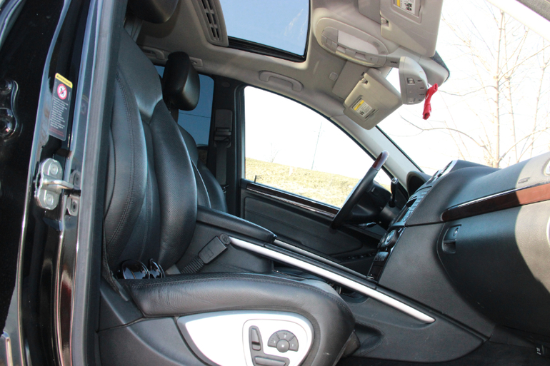 Продаю свою любимую машинку!!! Мерседес бенс ML350 объем 3,5