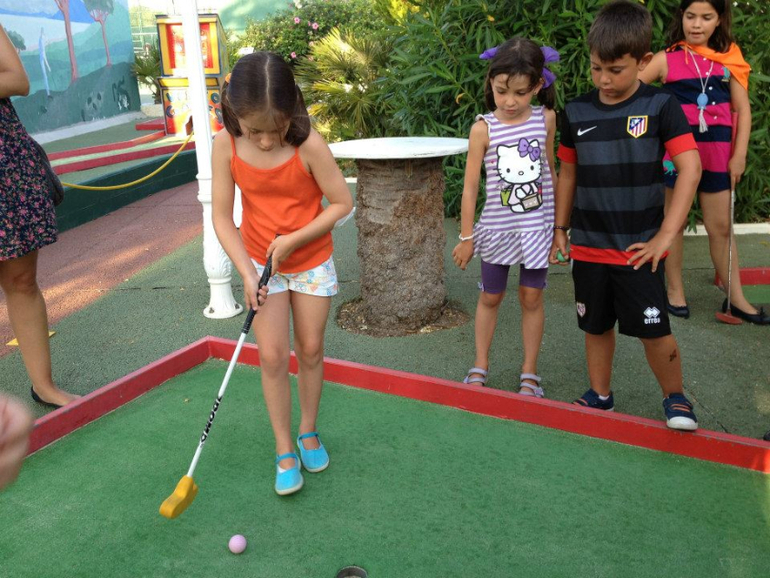 Лучшее место для отдыха с детьми - Испания, маленькое море.