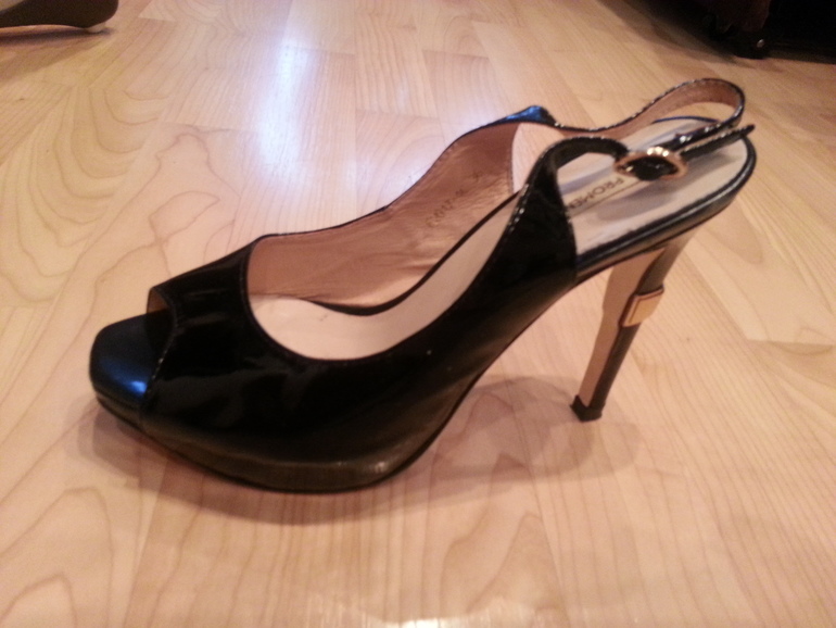 кожаные босоножки