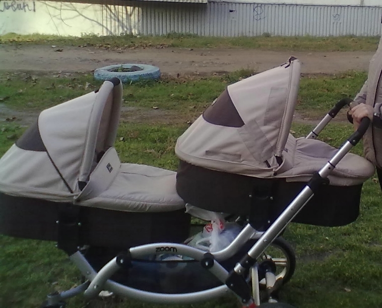 ПРОДАЮ КОЛЯСКУ ДЛЯ ДВОЙНИ-ПОГОДОК Jetem Zoom (пересылка в регионы)