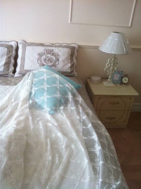 Тюль с узором в спальню. Дали на примерку.