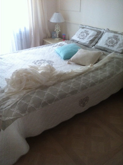 Тюль с узором в спальню. Дали на примерку.