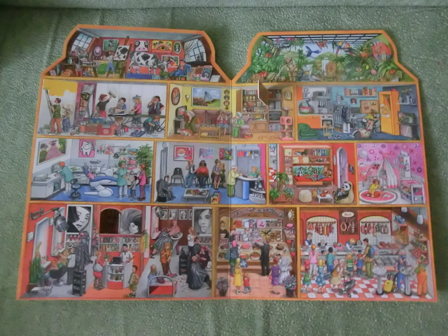 И снова виммельбухи или дом с окошками от Анны Сьюз