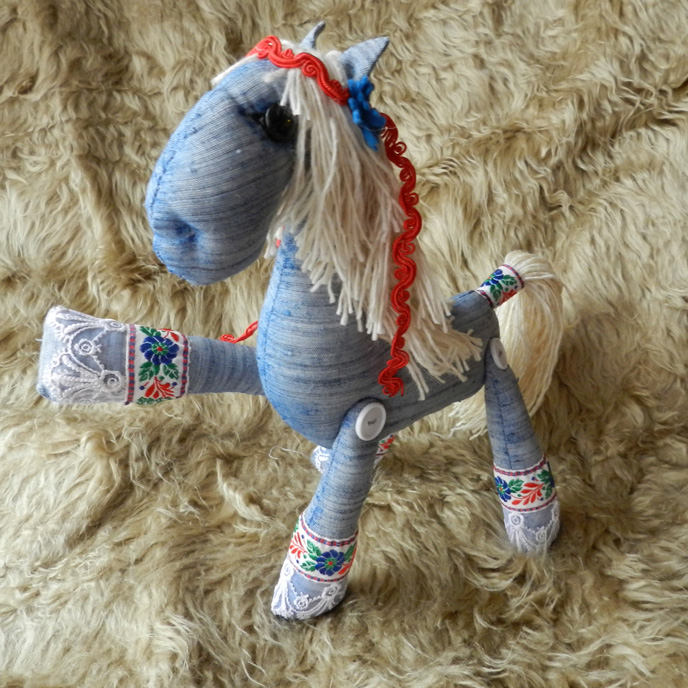 Белогривые лошадки