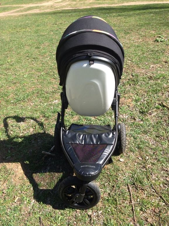 Необычная коляска Guzzie+Guss Casita.