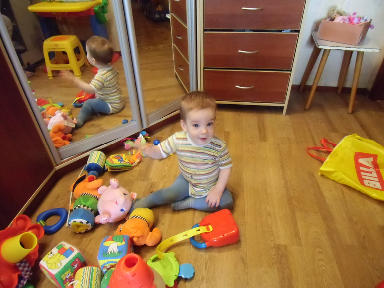 Сколько в животике, столько уже на свободе - 9 месяцев!!! :)