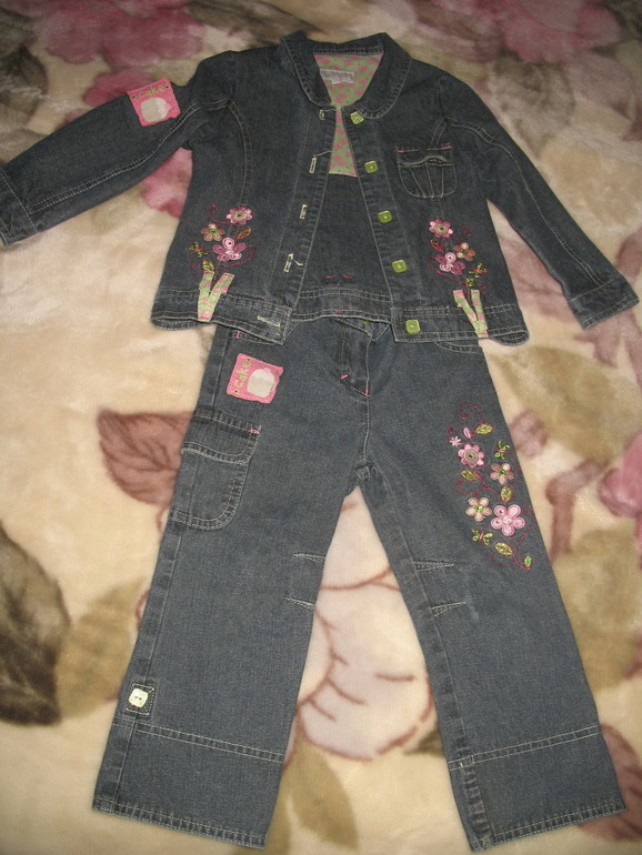 Продам джинсовый костюм, р. 98 см, б/у в отличном состоянии.