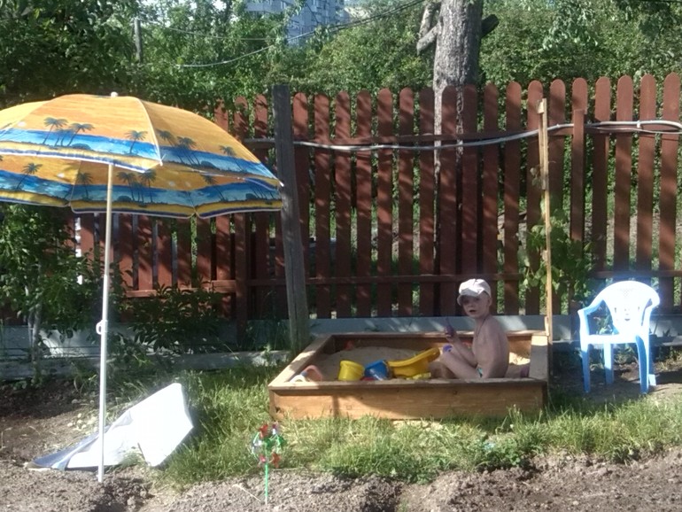 Вовсю уже лето.