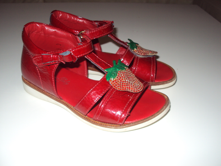 Blumarine  Клубники 27р-р