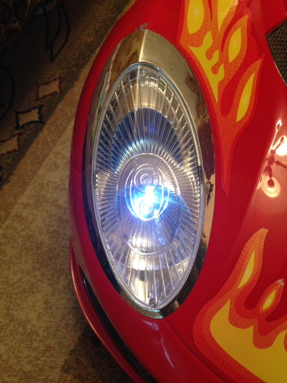 Продам абсолютно новую машину на аккумуляторе 5500