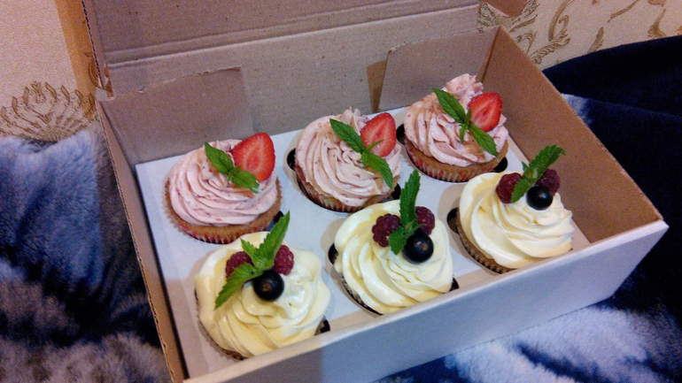 Заказывали мальчику на 2 годика)