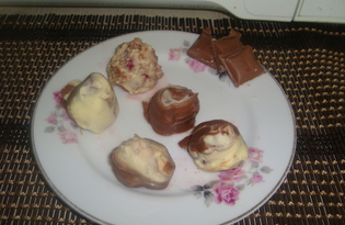 Клубника в молочном и белом шоколаде