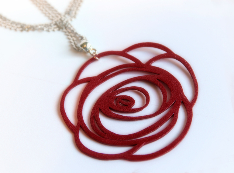 Распустившаяся роза.