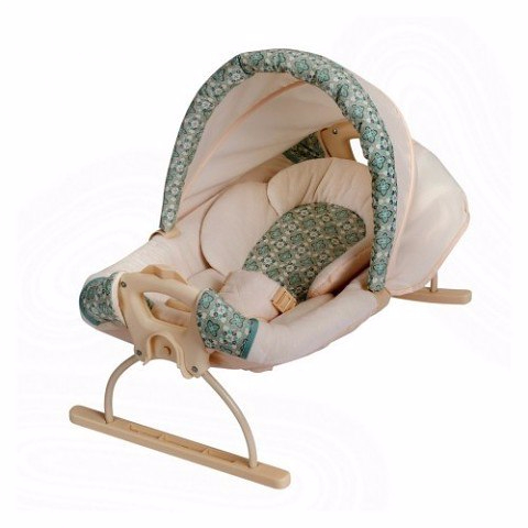 Манеж-кровать Graco с шезлонгом . Оценочная стоимость 11500 рублей. 1 неделя - 700 рублей.  2 недели - 1000 рублей. 1 месяц - 1500 рублей.