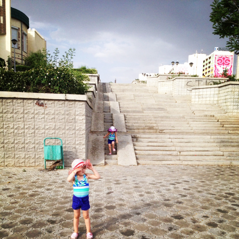 Вчера весь день было за 40....