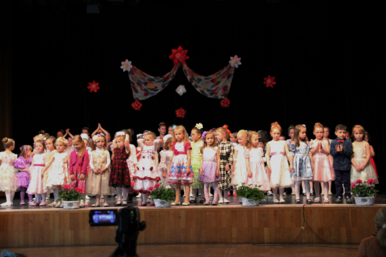 Праздник для мам