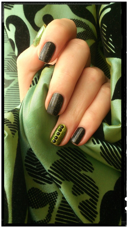 вот такой маникюрчиик