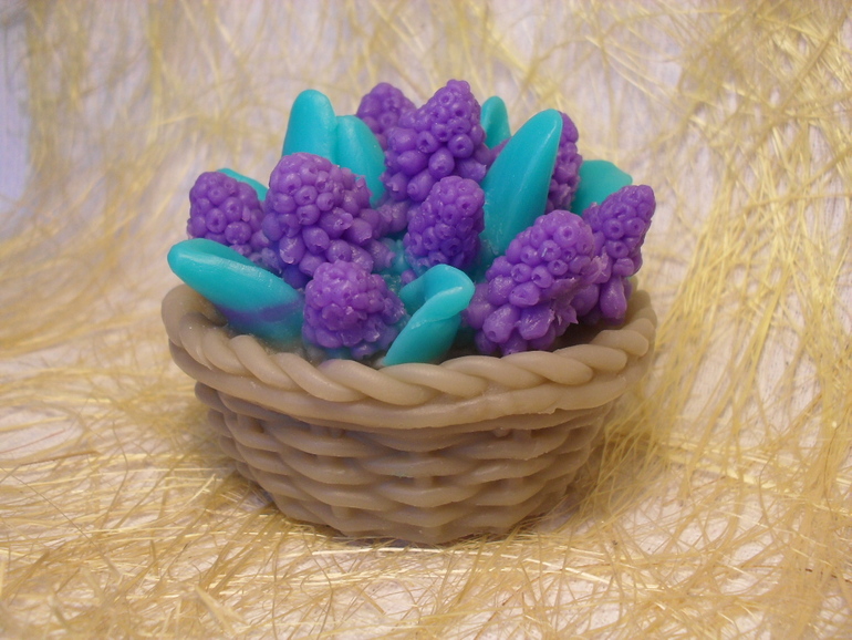 Мыло.Мускари в корзине.