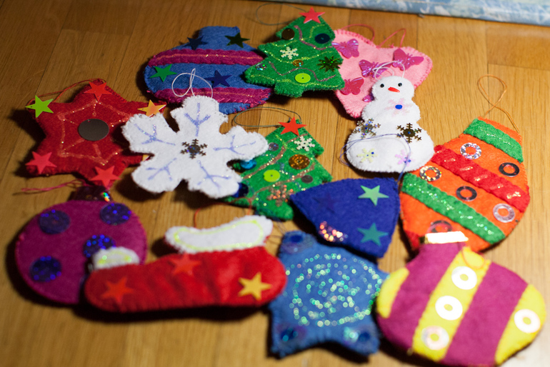 Предновогоднее: елочные игрушки из фетра.