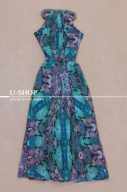 Большой пристрой одежды