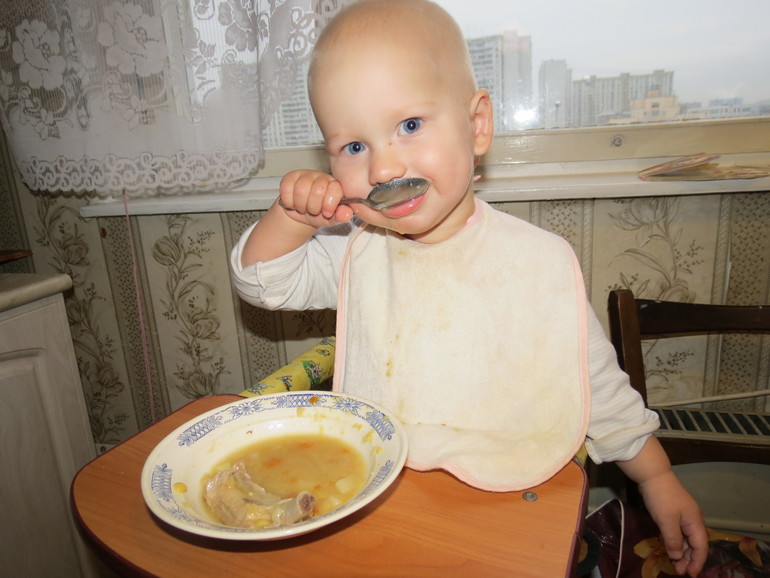 Я сам... кушаю! 1 год 4 мес.