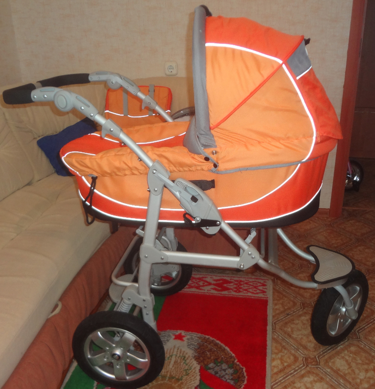 Трехколесная коляска Bebeton 2 в 1 - 5000р