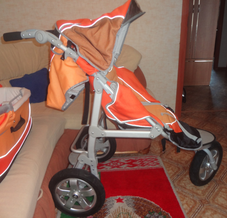 Трехколесная коляска Bebeton 2 в 1 - 5000р