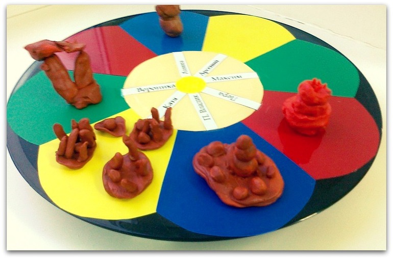 Дом на прищепке и слоеный пирог.