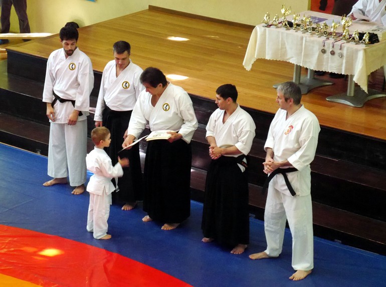Первый экзамен в школе айкидо)))
