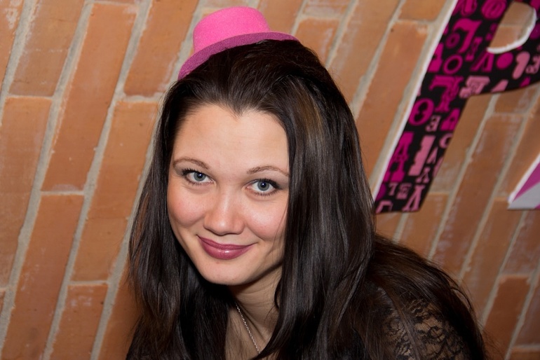 Через 2 часа в парикмахерскую хелп !!))