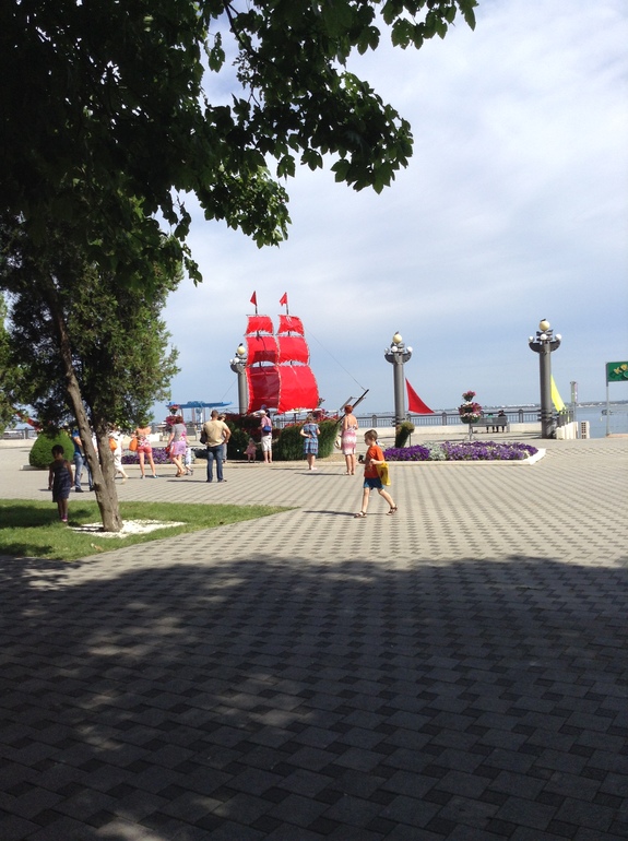 Одену я белую шляпу, поеду я в город Анапу))