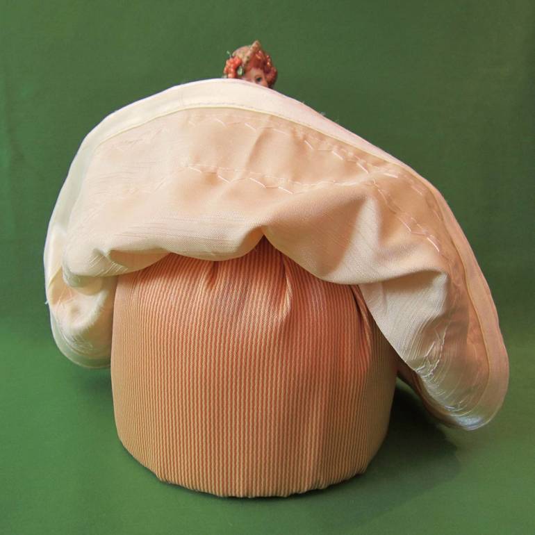 Статуэтка - кукла - игольница, фарфор, Австралия. Новая!