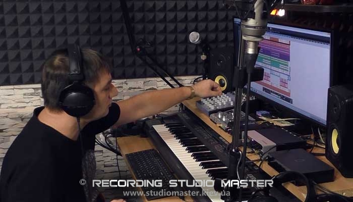 Студия звукозаписи - STUDIO MASTER - www.studiomaster.kiev.ua Запись вокала, запись голоса, обработка вокала, аранжировка, сведение,мастеринг, песня в подарок, подарочный сертификат на запись песни в студии, видео продакшн.
