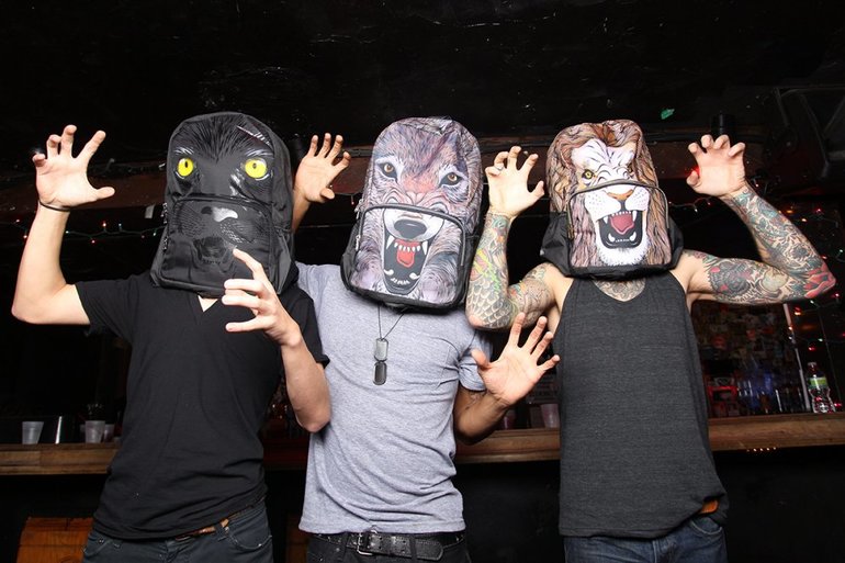 Хвастики:рюкзаков, ланч-боксов. чехлов для планшета.